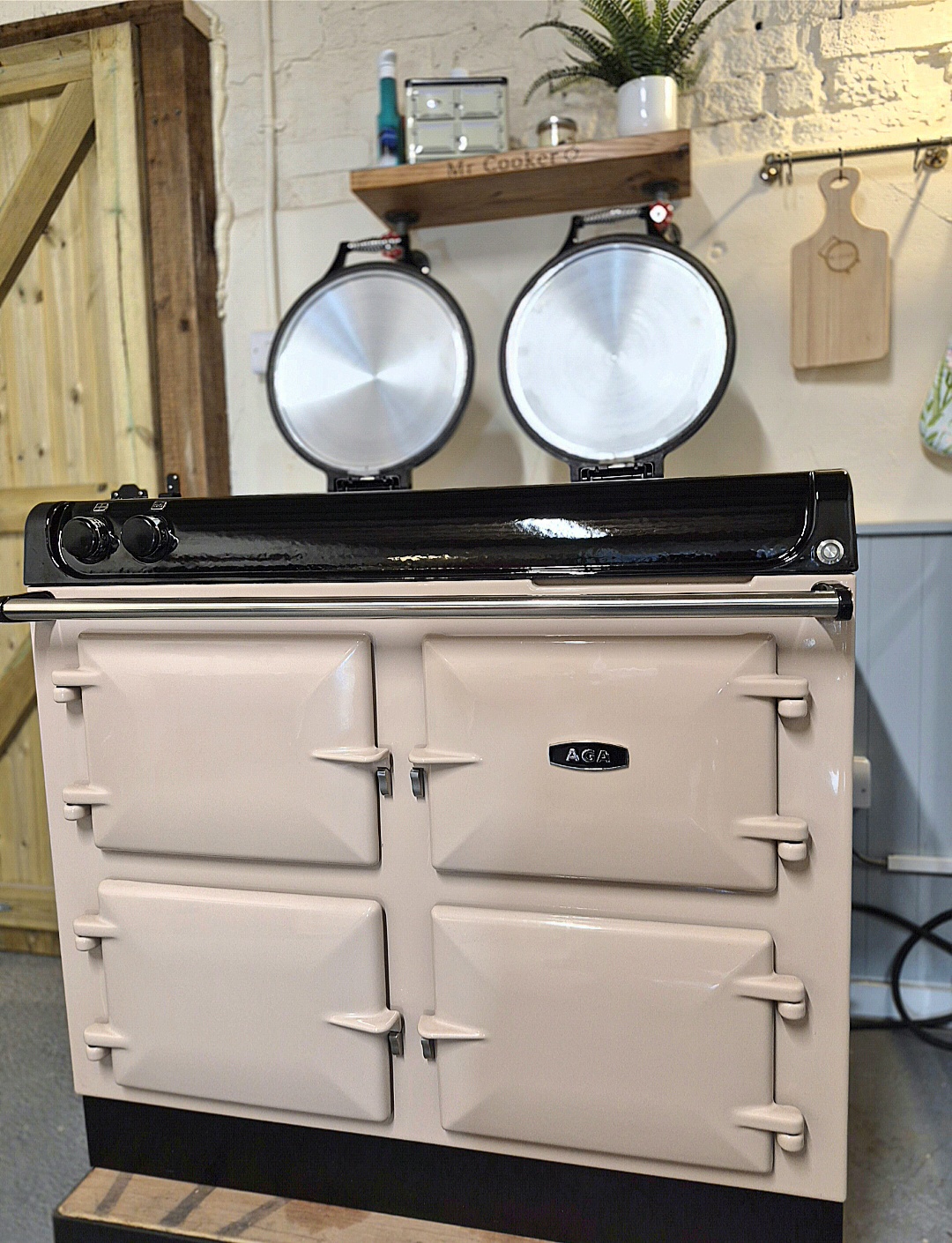 Aga R3 in Brown